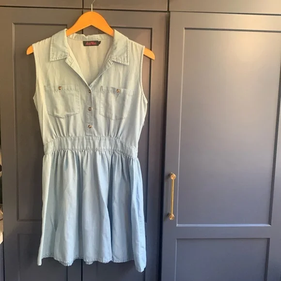 Motel Rocks Light Wash Denim Type Dress- Button-Up Top- Hidden Zipper- Size  L